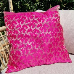 Knald pink pudebetrk med guldmnster