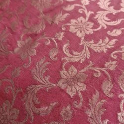 Mrk lyserd med guldmnster pudebetrk