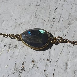 Bl Labadorit armbnd messing