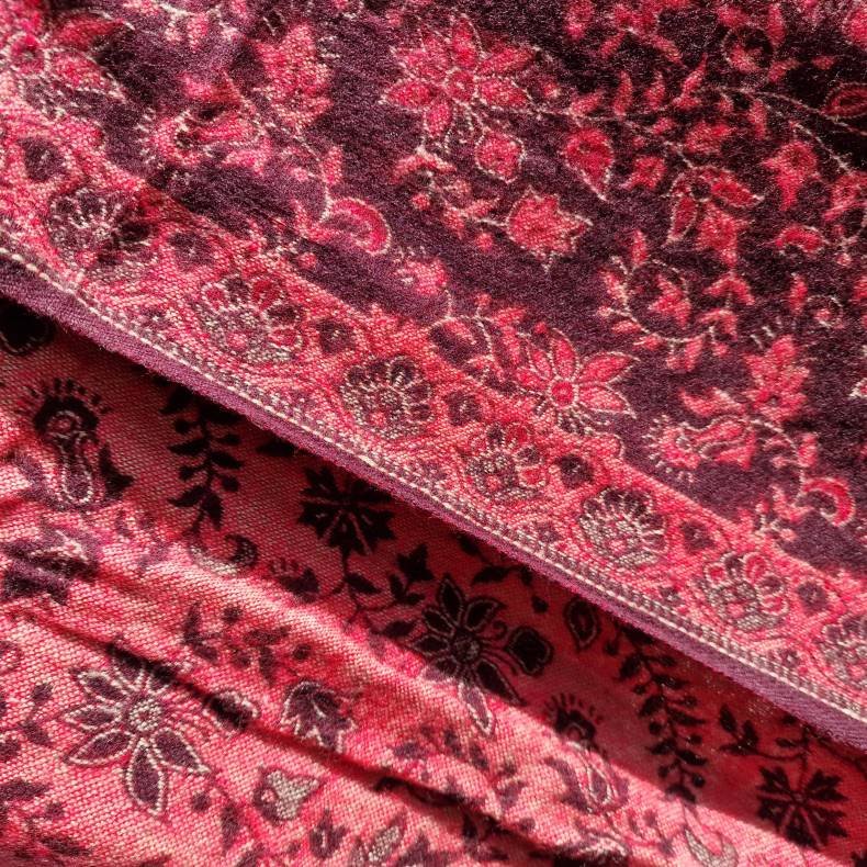 Meditations t�ppe varm brun og r�d/koral