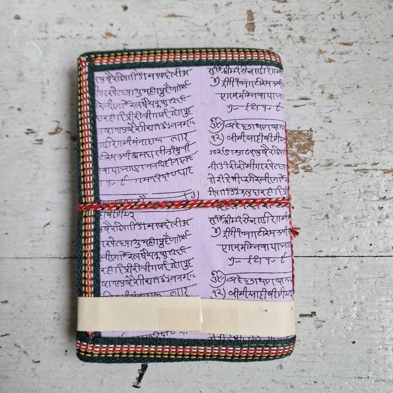 Lys lilla buddha hndlavet bog M