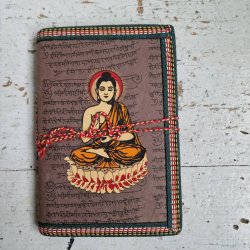 Brun Buddha hndlavet bog M