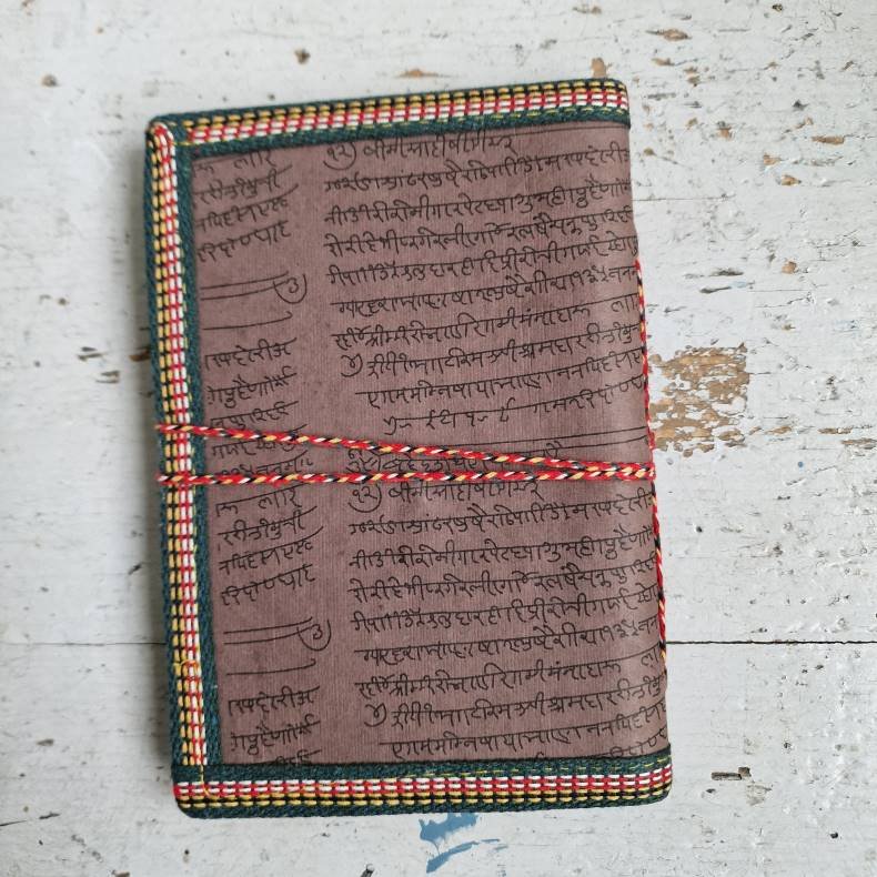 Brun Buddha hndlavet bog M