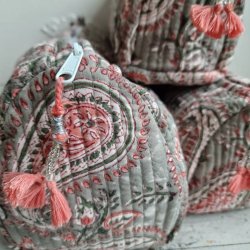 Bloktrykt toilettaske sand/fersken M