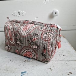 Bloktrykt toilettaske sand/fersken M