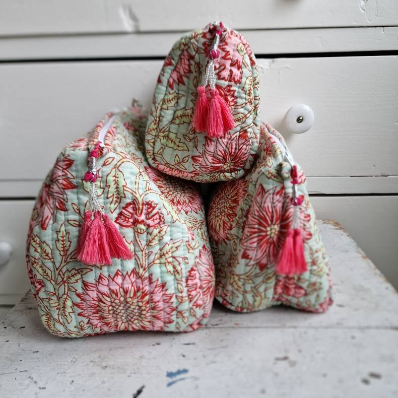 Bloktrykt toilettaske pistacie/rosa M