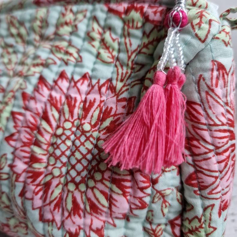 Bloktrykt toilettaske pistacie/rosa M