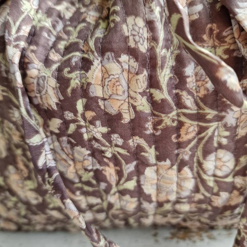 Projekttaske unika silke varm brun med blomster