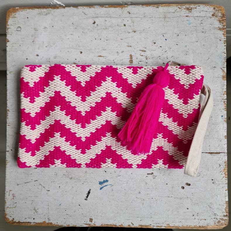 Pink siksak clutch
