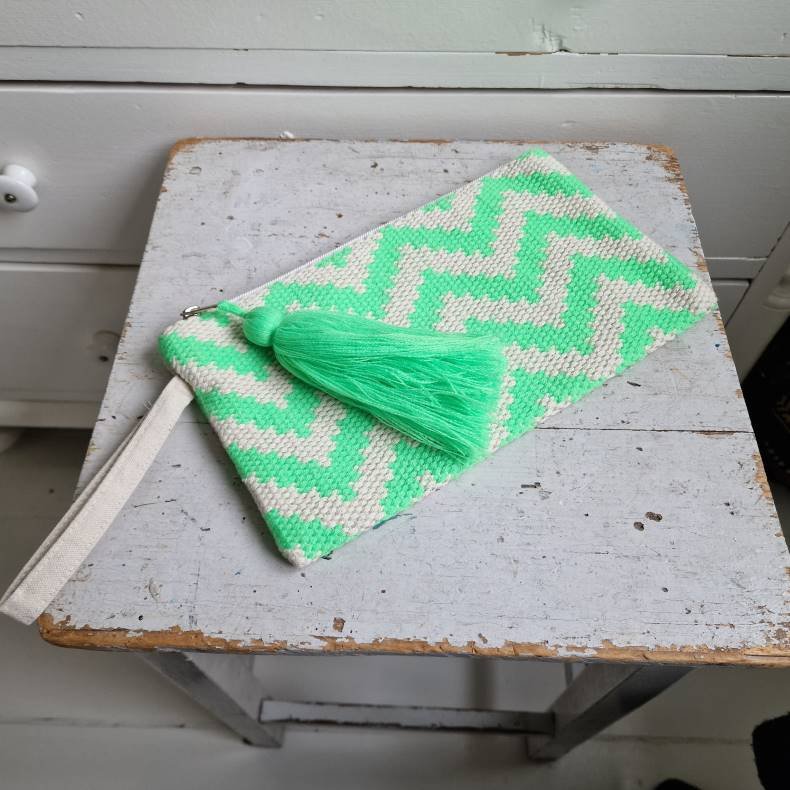 Grn neon siksak clutch