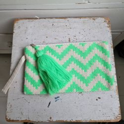 Grn neon siksak clutch