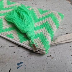 Grn neon siksak clutch
