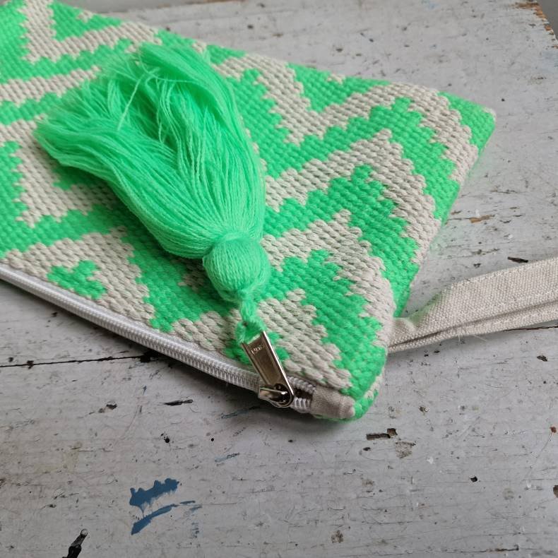 Grn neon siksak clutch