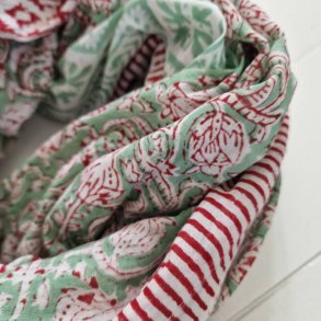 Bloktrykt bomulds trklde grn/rd 118x195