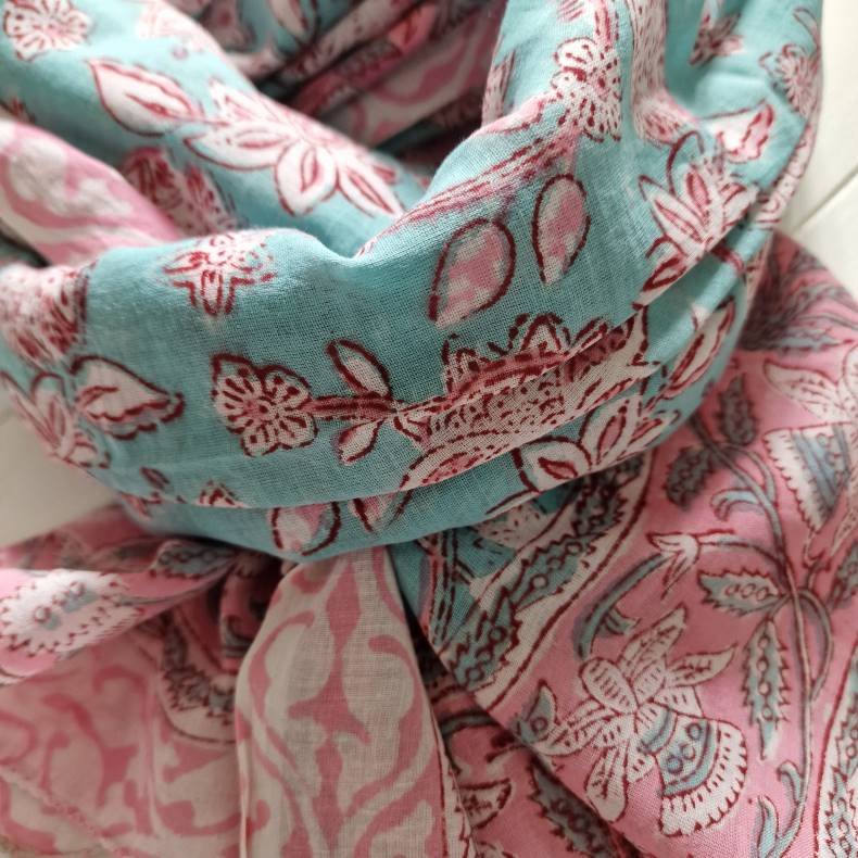 Bloktrykt bomulds trklde turkis/hvid/rd/pink 117x183