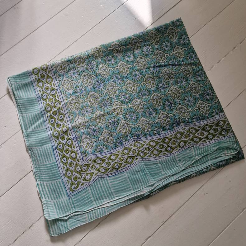 Bloktrykt bomulds trklde grn/turkis/hvidt 116x187