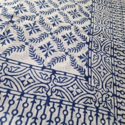 Bloktrykt bomulds trklde blt/hvidt 117x198