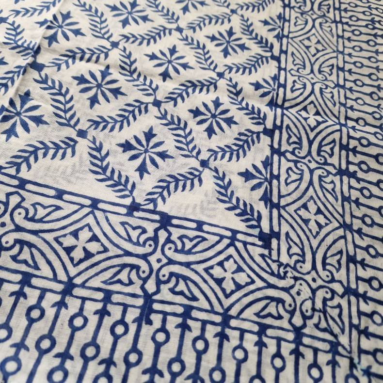 Bloktrykt bomulds trklde blt/hvidt 117x198