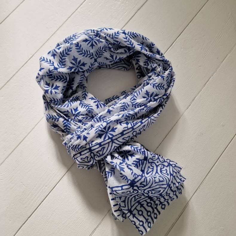 Bloktrykt bomulds trklde blt/hvidt 117x198