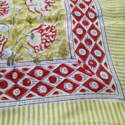 Bloktrykt bomulds trklde limegrn/rd 115x 182