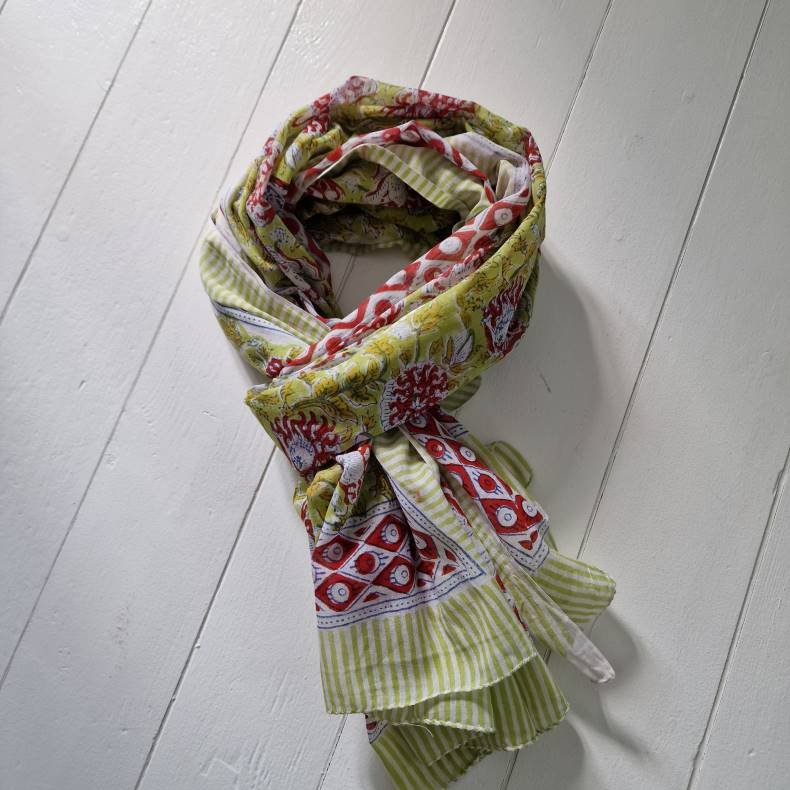 Bloktrykt bomulds trklde limegrn/rd 115x 182