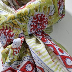 Bloktrykt bomulds trklde limegrn/rd 115x 182