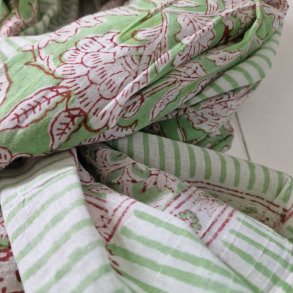 Bloktrykt bomulds trklde hvidt/grnt 119x196