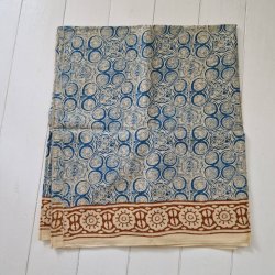 Ubleget bloktrykt trklde blt/carry 112x177 cm