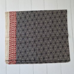 Ubleget bloktrykt trklde sort/rd 110x177 cm