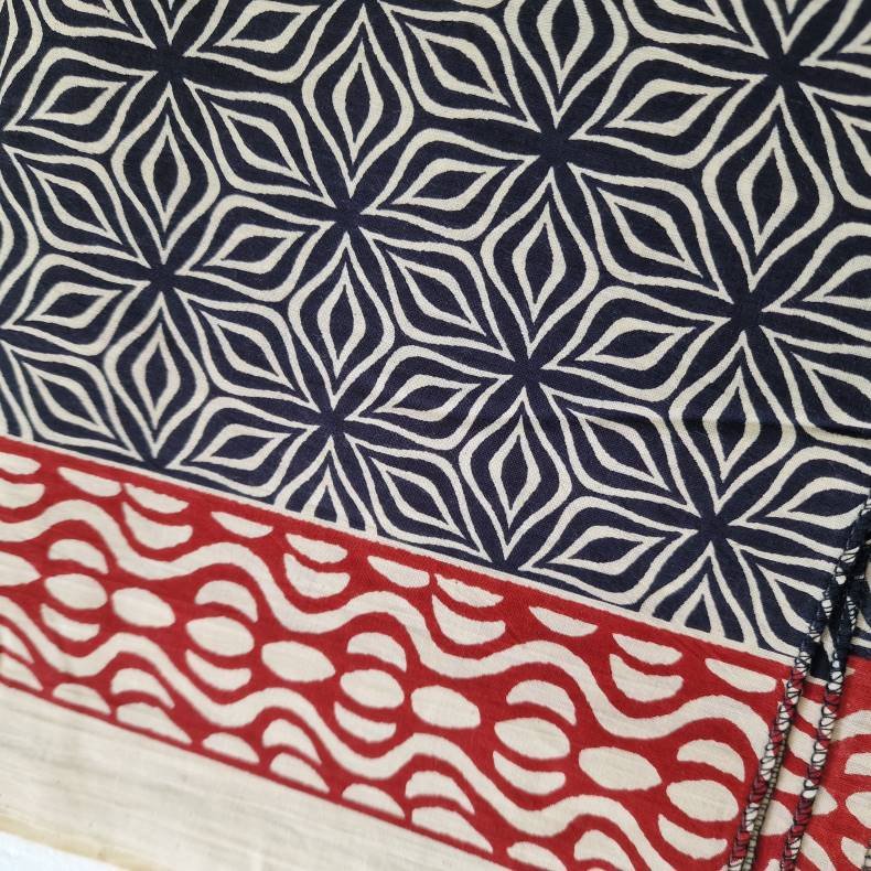 Ubleget bloktrykt trklde sort/rd 110x177 cm