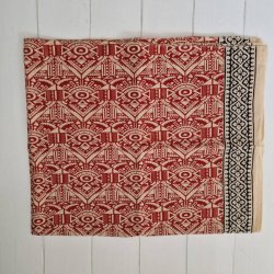 Ubleget bloktrykt trklde rdt/hjerte/sort 110x177 cm