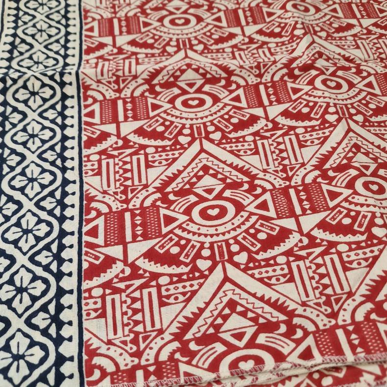 Ubleget bloktrykt trklde rdt/hjerte/sort 110x177 cm