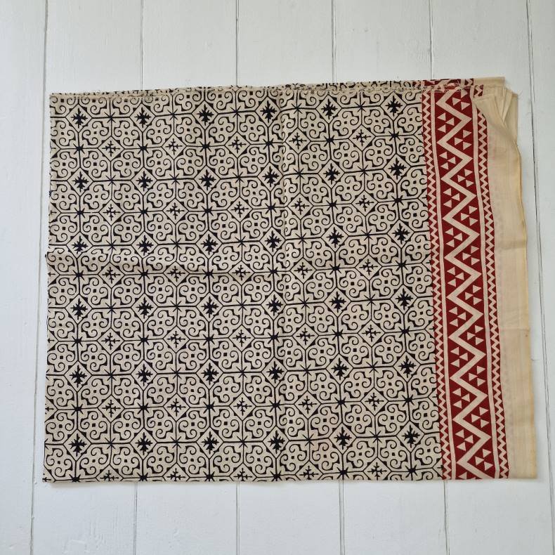 Ubleget bloktrykt trklde rdt/sort 114x180 cm