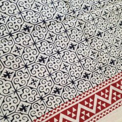 Ubleget bloktrykt trklde rdt/sort 114x180 cm