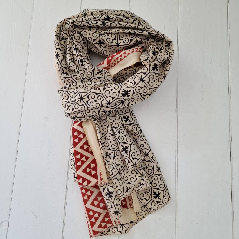 Ubleget bloktrykt trklde rdt/sort 114x180 cm