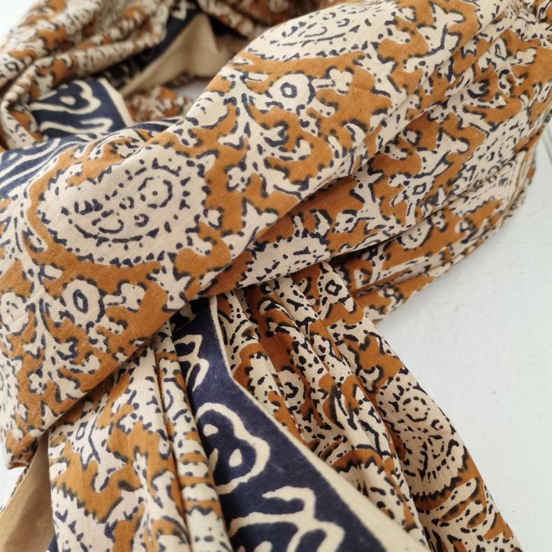 Ubleget bloktrykt trklde sort/carry 114x180 cm