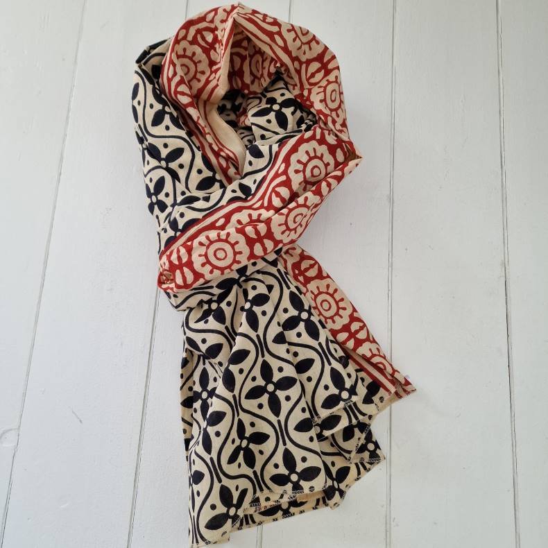 Ubleget bloktrykt trklde sort/rdt 114x180 cm