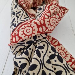 Ubleget bloktrykt trklde sort/rdt 114x180 cm