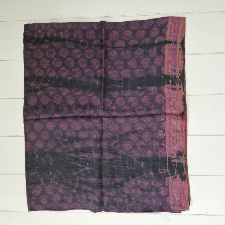 Stort Silke trklde lilla/sort 94x221