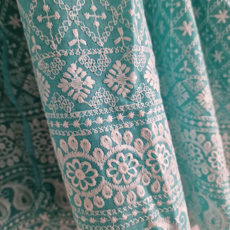 Bomulds kaftan med broderi turkis