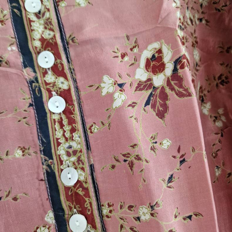 Skjorte med sk�d vintage saree silke rosa/sort l/xl