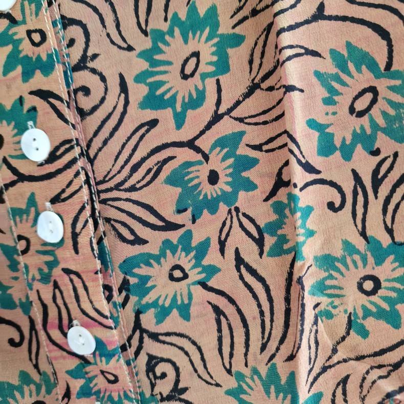 Skjorte med sk�d vintage saree silke beige/sort/turkis l/xl