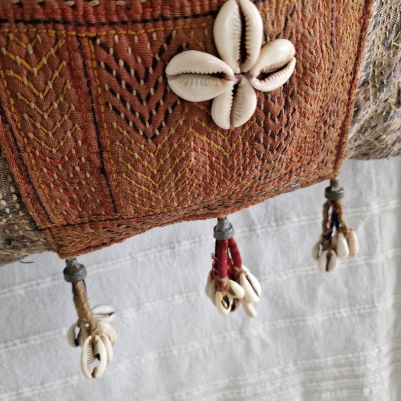 Vintage kantha skulder taske med muslinge blomster