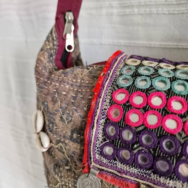 Vintage kantha skulder taske med muslinge blomster