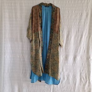 Silke kimono bygebjerg tone i tone kort med blte No 2