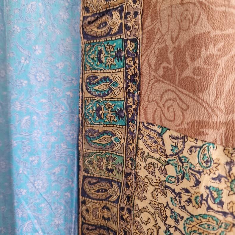 Silke kimono bygebjerg tone i tone kort med blte No 2