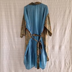 Silke kimono bygebjerg tone i tone kort med blte No 2