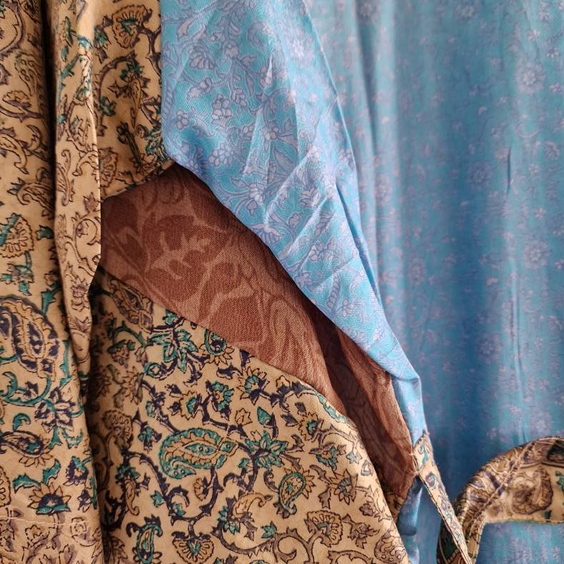 Silke kimono bygebjerg tone i tone kort med blte No 2