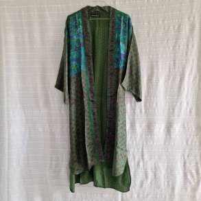 Silke kimono bygebjerg tone i tone kort med blte No.3