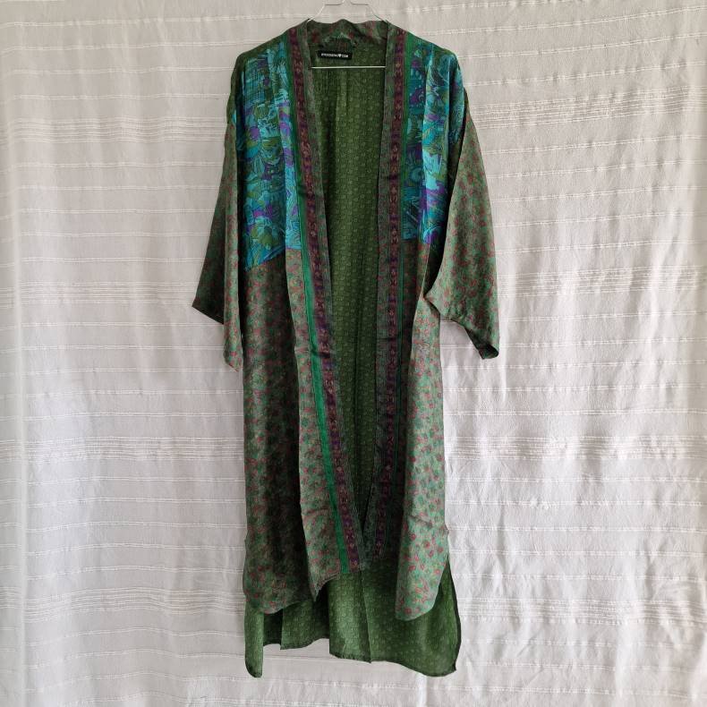 Silke kimono bygebjerg tone i tone kort med blte No.3